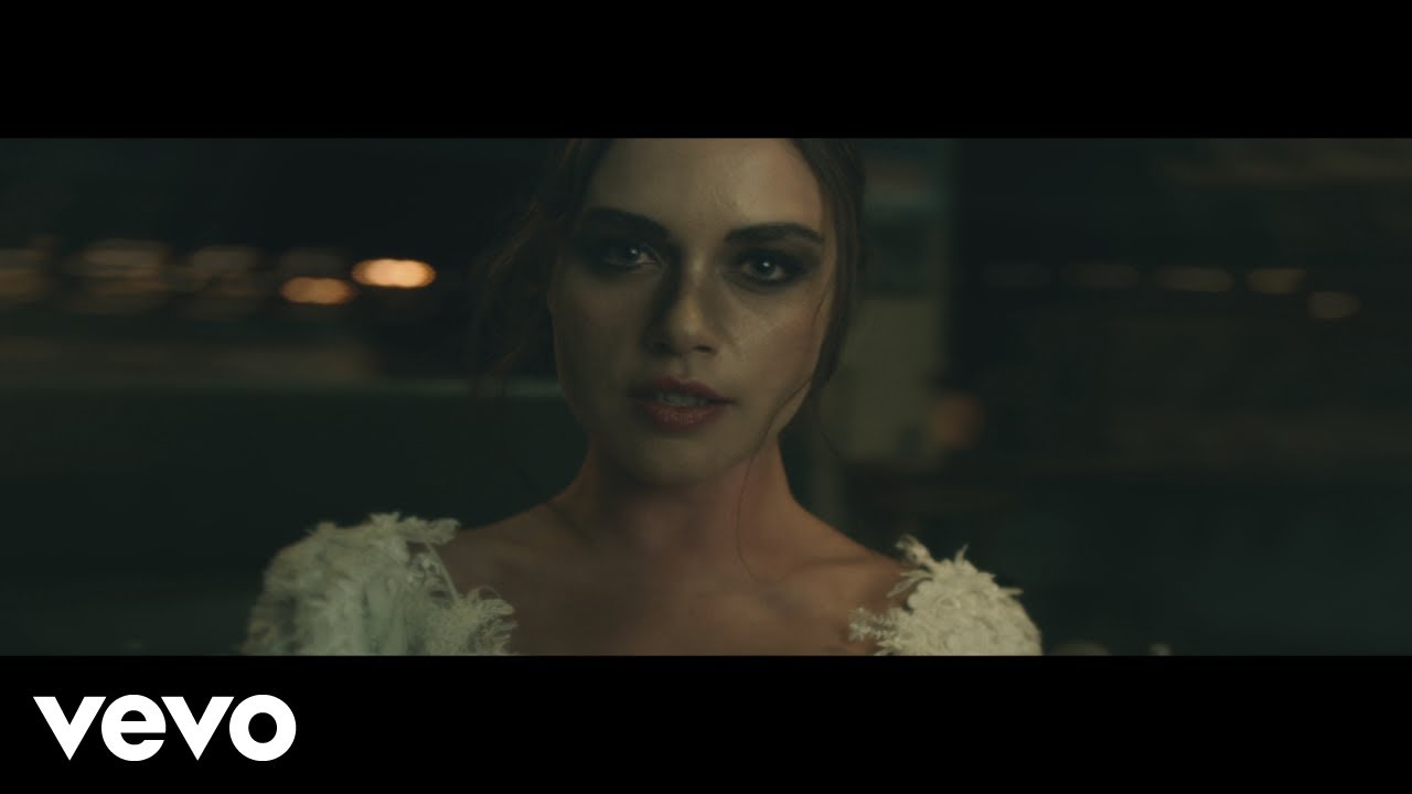 Christia Visser - 17 Shots