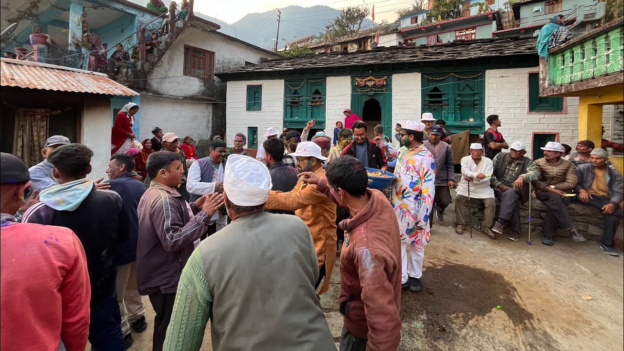 पुस्कर दाई ने होली में जमाया रंग 🎨😆 गॉव वालों ने होलिका दहन कर किया होली का समापन 🥹🥰 #holispecial 