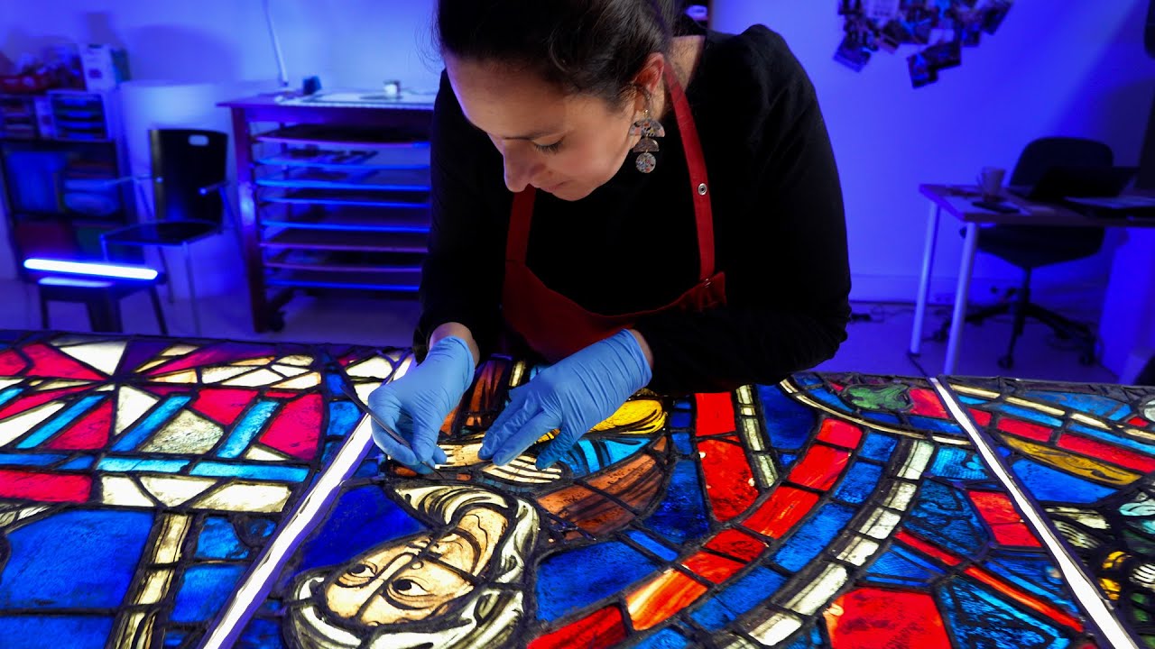 Secrets d'atelier : comment les vitraux retrouvent-ils leurs couleurs ?