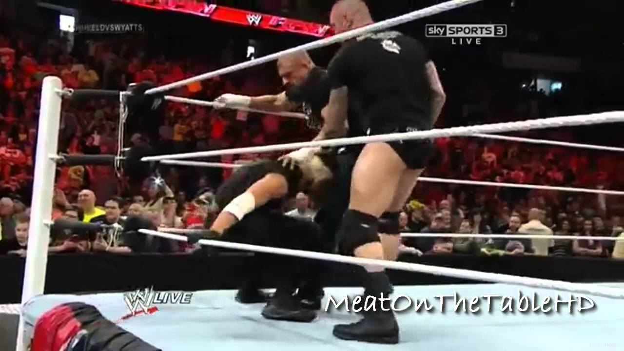 WWE RAW - 5/5/2014 - Evolution destroys The Shield