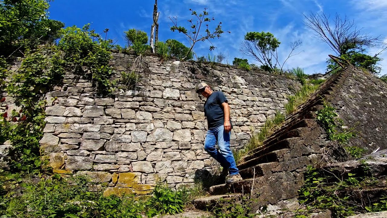 Abandoned Niagara Gorge Streetcar Stop