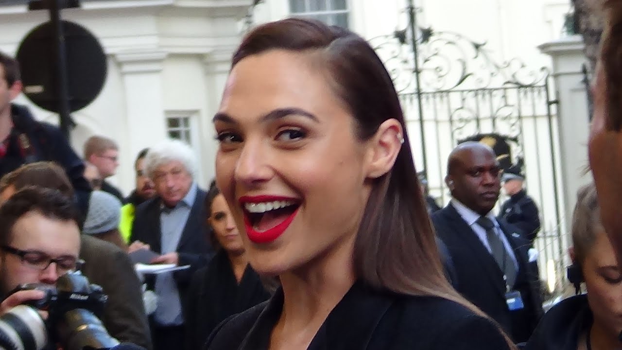 GAL GADOT signs Wonder Woman toy for little girl w/ Muscular Dystrophy in UK - Carmela - for Charity