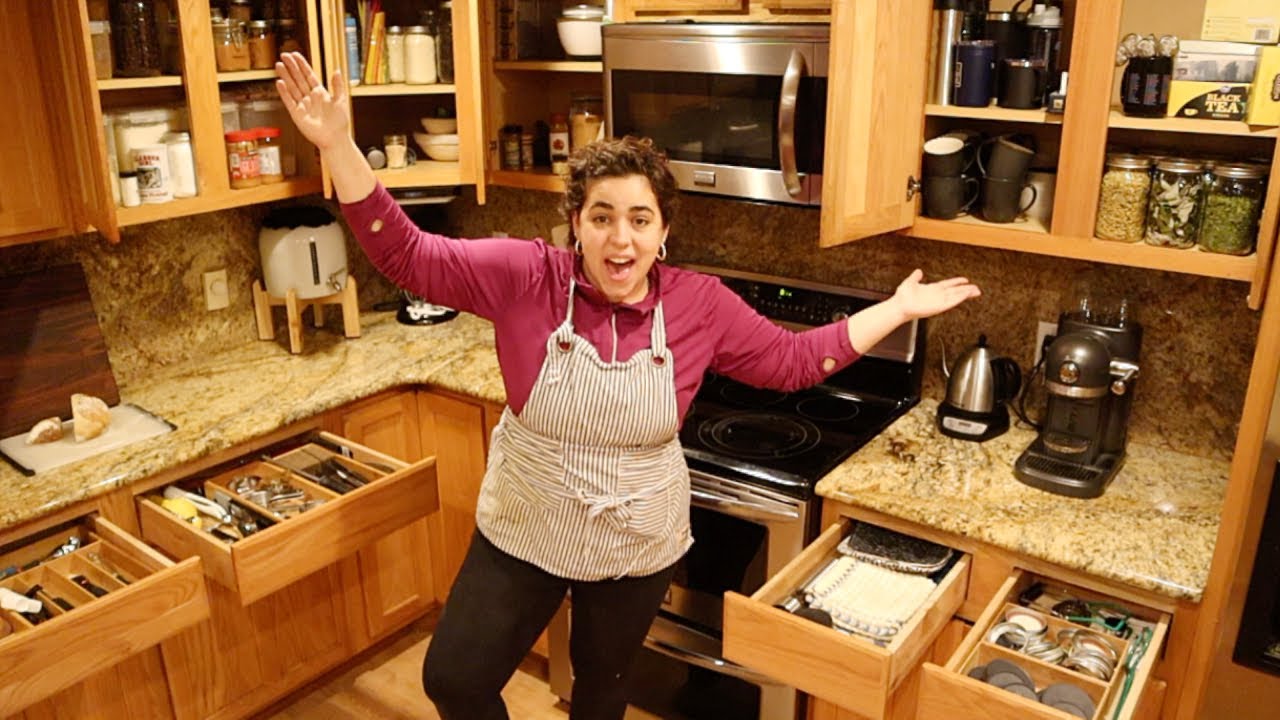 Organizing and Deep Cleaning my Kitchen With ME! It was so BAD!