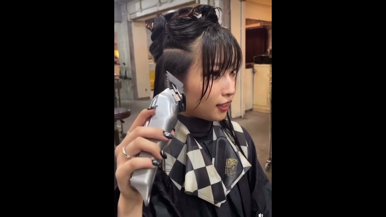 刈り上げ女子 スキンフェード ロングヘア