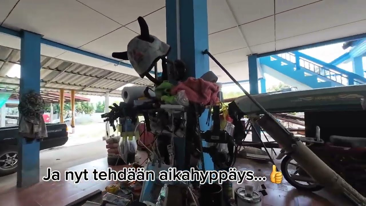 Thaimaalainen sykerö rimakuormassa.