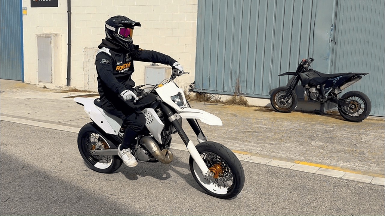 Probando la KTM EXC 125 Supermotard por Primera Vez