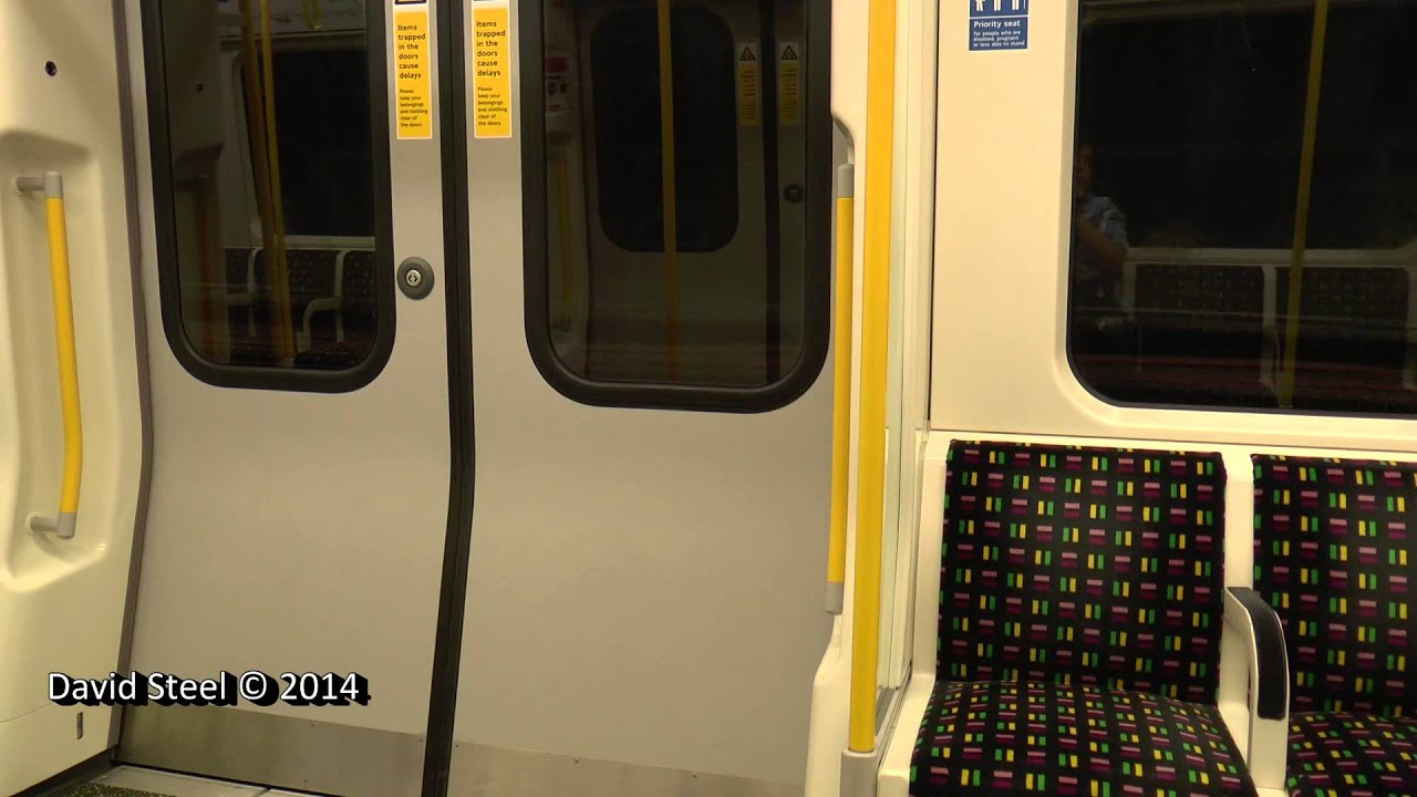 Circle Line Embankment to Tower Hill S7 Stock
