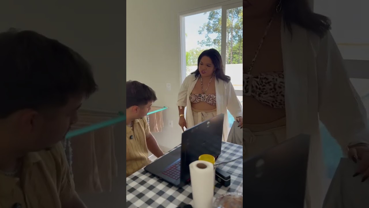 Esposa chama amigos desconhecidos para fazer festa na sua casa sem autorização do marido .