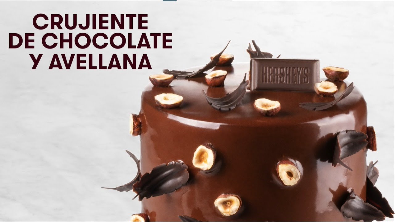 Pastel Crujiente de Chocolate Hershey’s con Avellanas  por Chef Paulina Abascal.