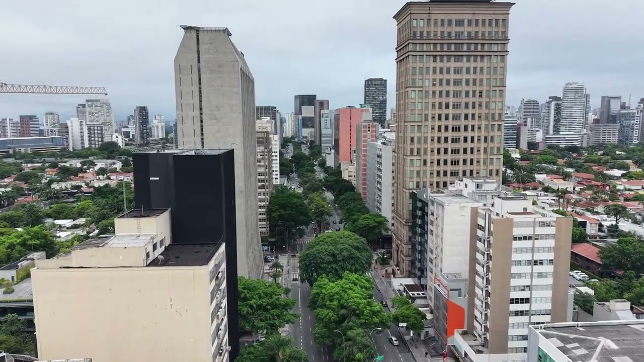Drone DJI mini 5 Pro na Avenida Brigadeiro Faria Lima em São Paulo, imagens sem copyright. 