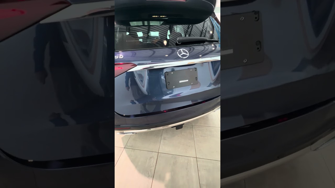 How to open or close a Mercedes-Benz SUV tailgate with your foot
