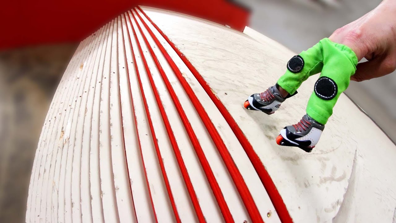FINGER ROLLER BLADING AT THE SKATEPARK!