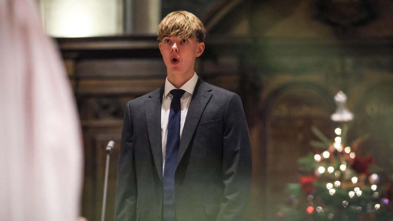 Welsh baritone Cai Thomas (18) sings O Holy Night | live at Maggie’s Christmas carol concert