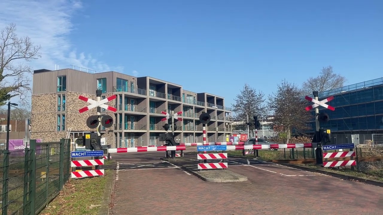 Spoorwegovergang Hengelo Gezondheidspark // Dutch railroad crossing