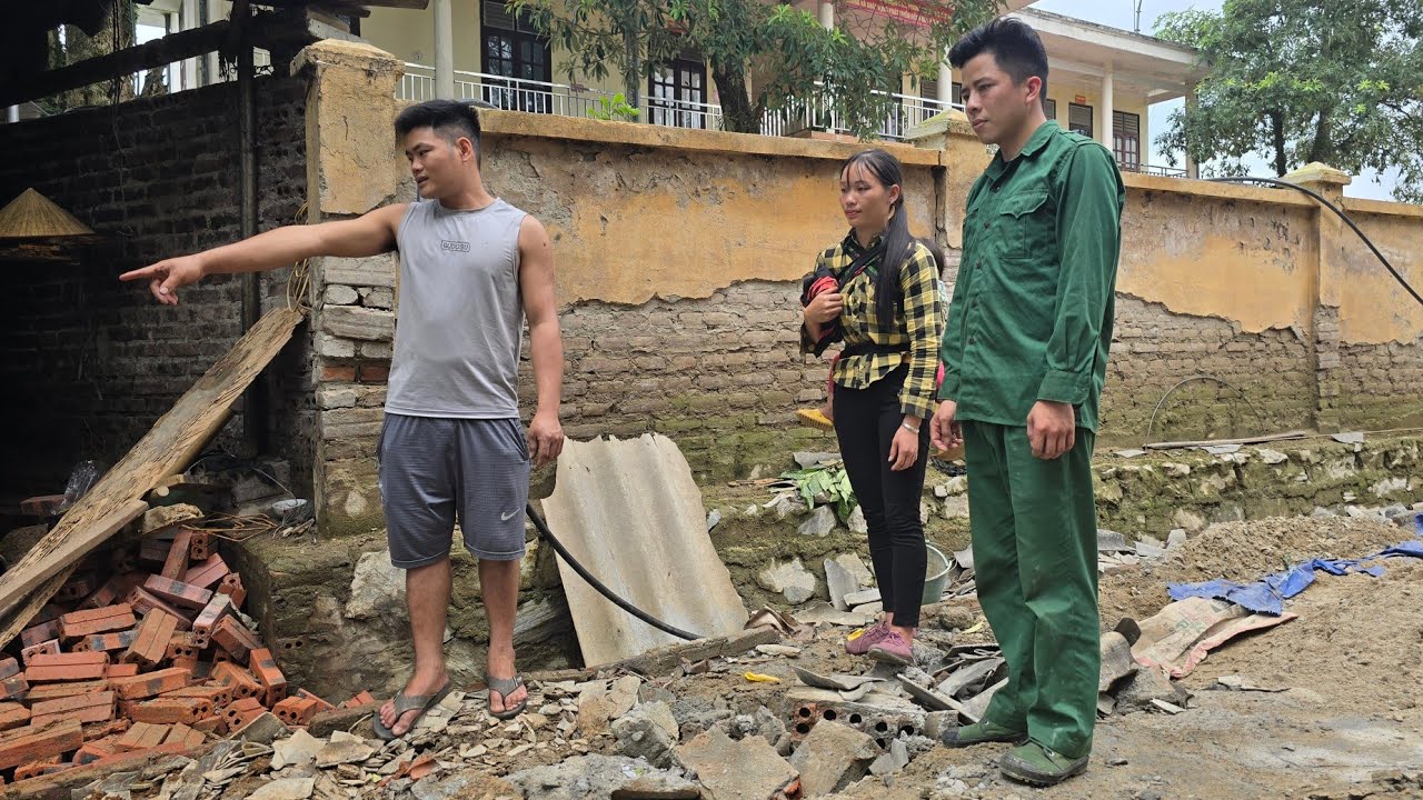 A Pu started a new job, but Cham couldn't get in because she had a small child.