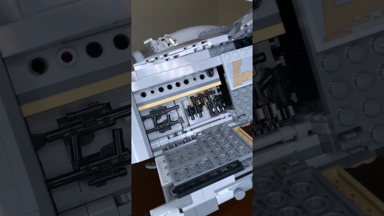 Star Wars Lego MOD: Razor Crest weapons locker