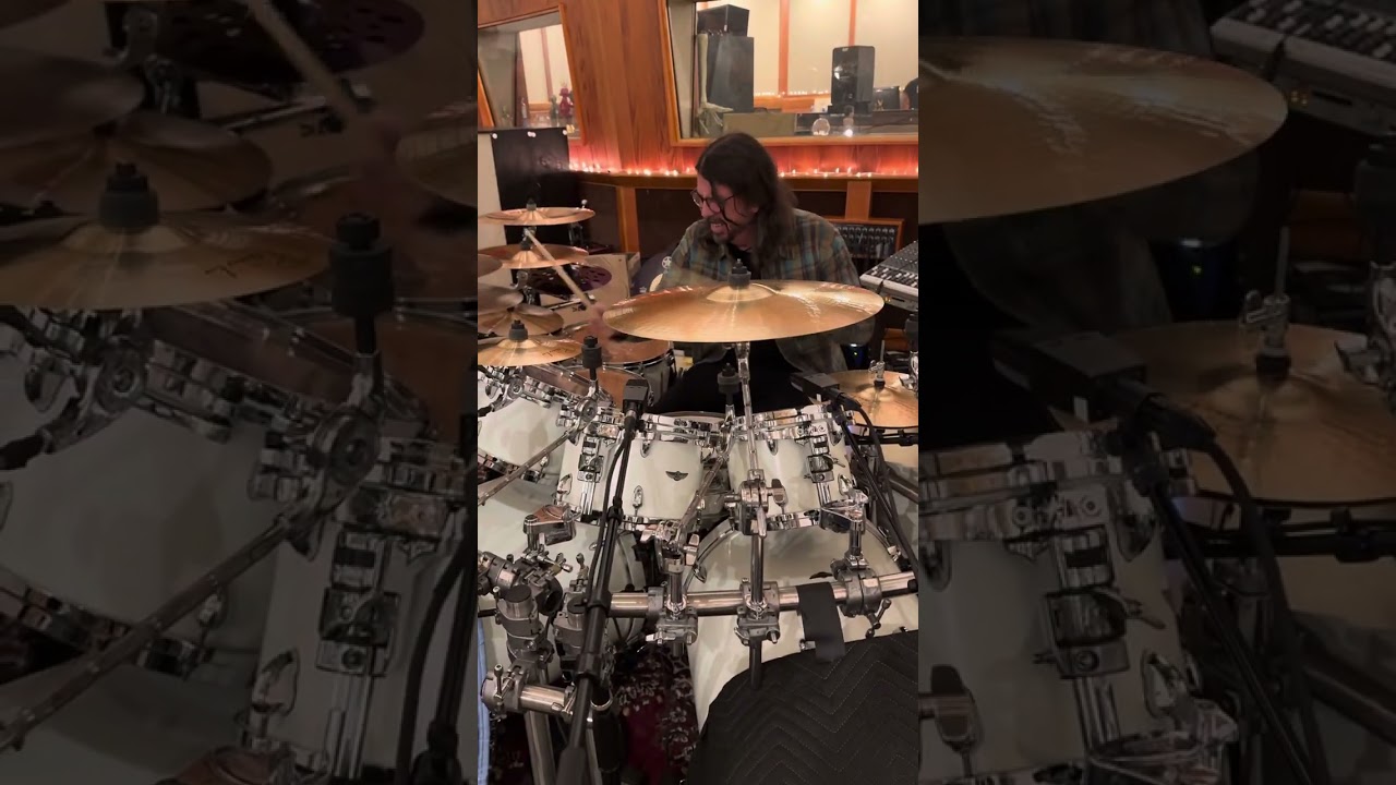 Charlie Benante- Dave Grohl plays my kit and a ittle bit of Nirvana 🩷 (scentless apprentice)