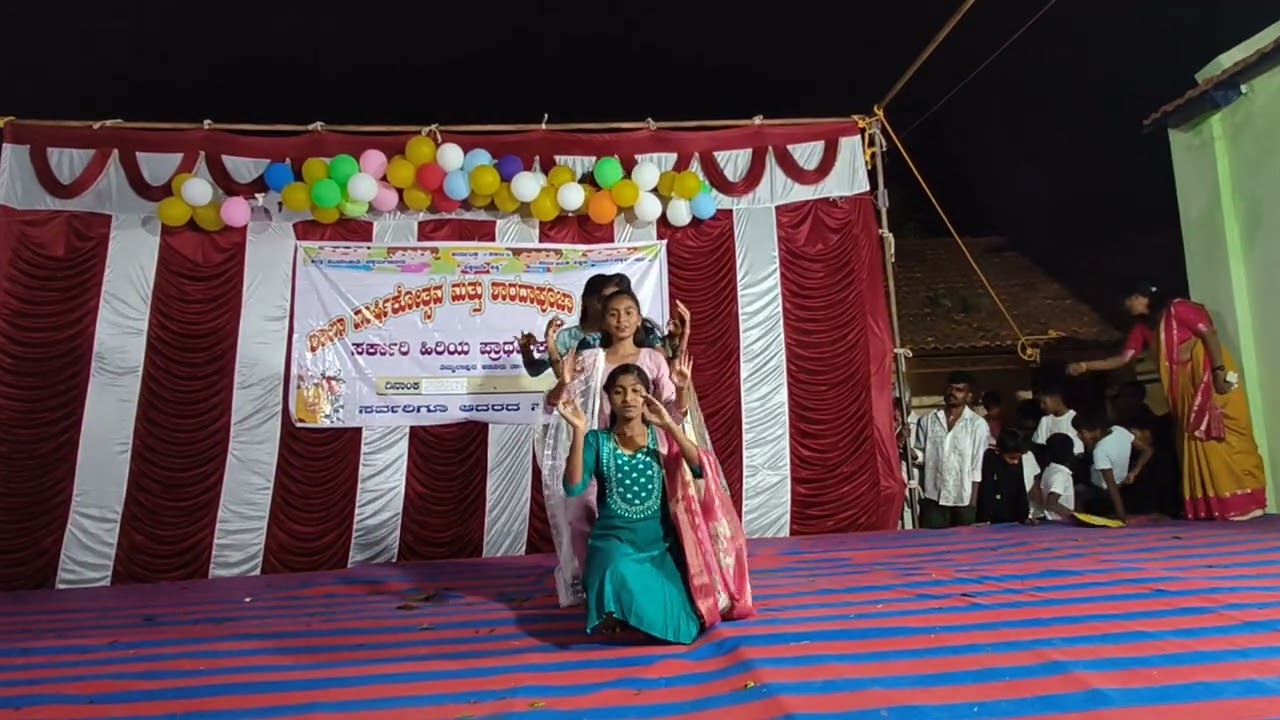 ನಮ್ಮೂರ ಶಾಲೆಯ ವಾರ್ಷಿಕೋತ್ಸವದ ಬಸವಣ್ಣನವರ ವಚನಗಳಿಗೆ ನೃತ್ಯವನ್ನು ಹಾಡಿದ ವಿದ್ಯಾರ್ಥಿಗಳು..