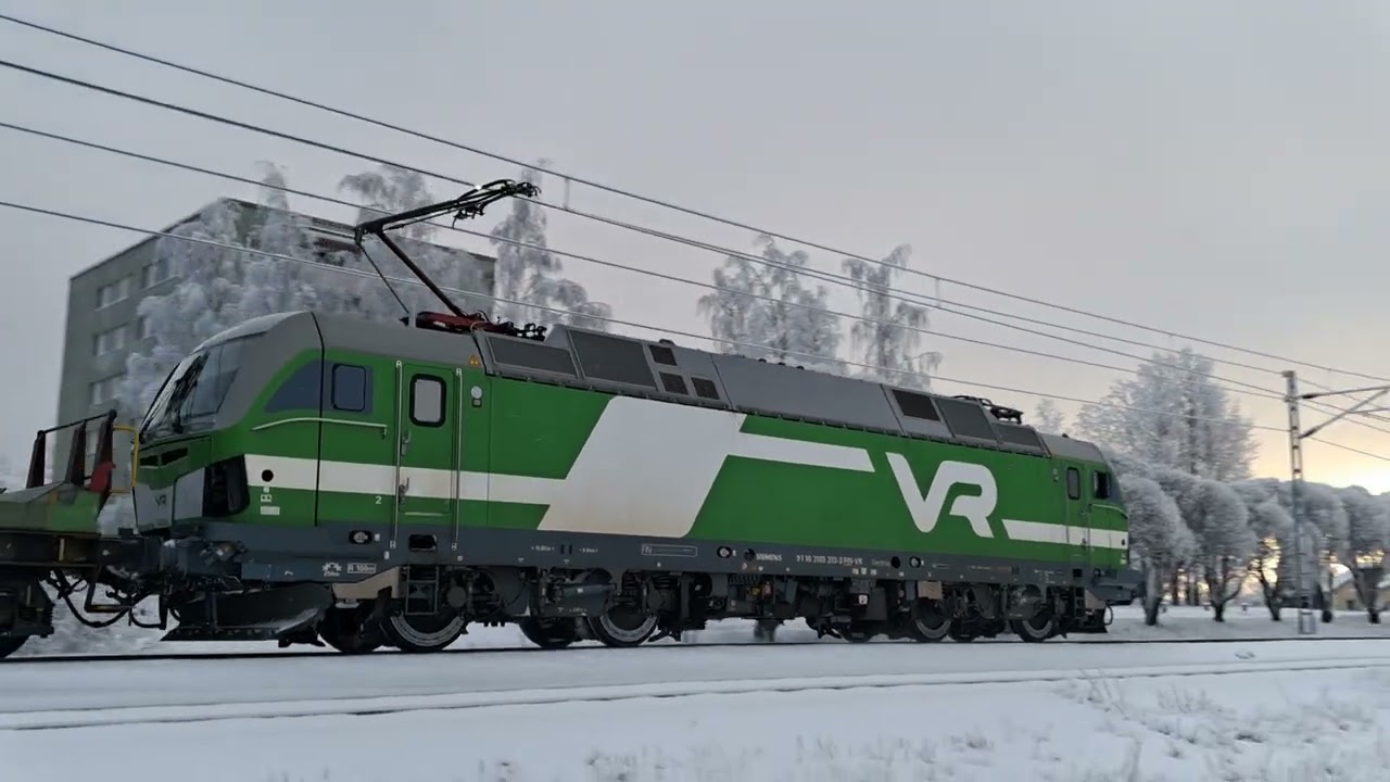 Freight train 3059 passes Kummatti