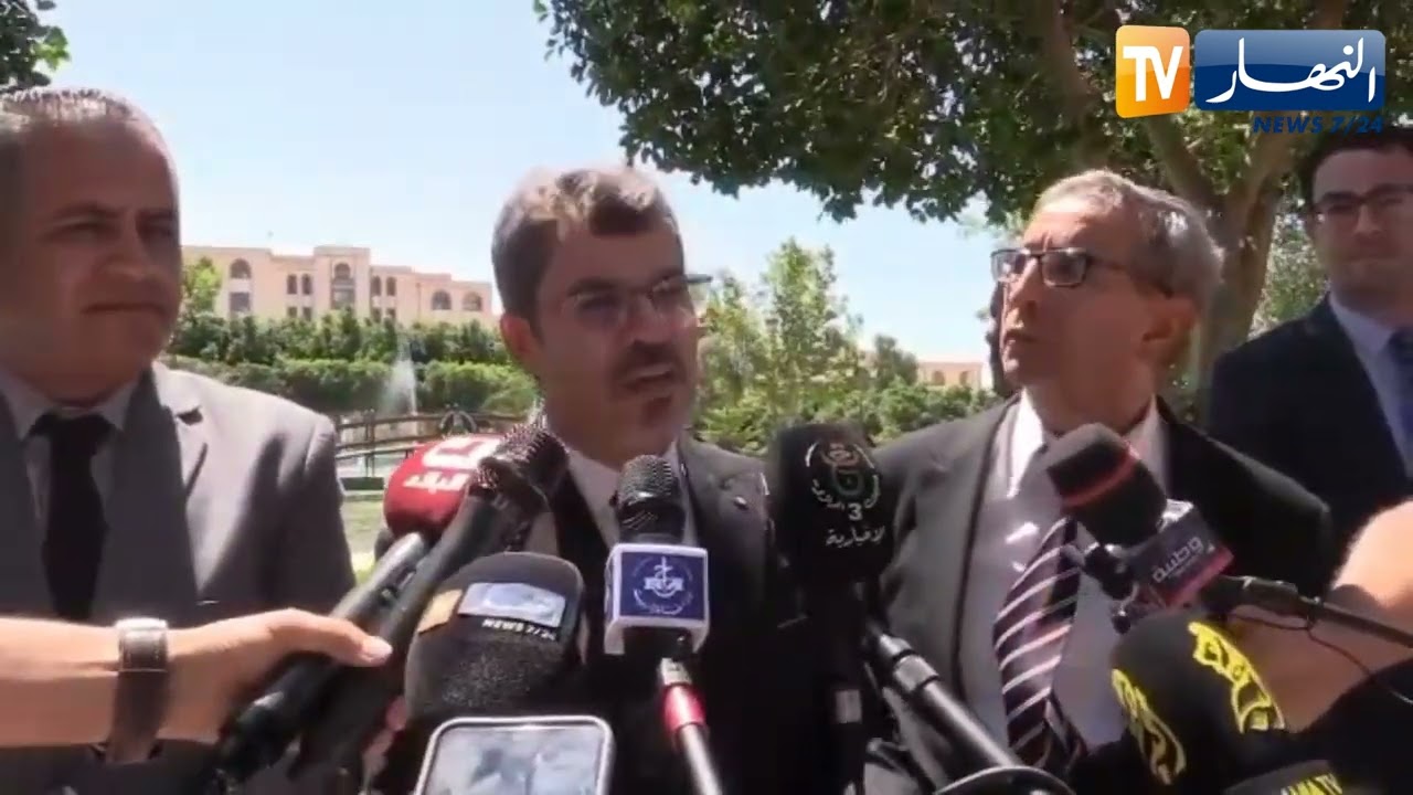 غليزان: وزير الصيد البحري يقدم تعازيه لعائلات الصيادين المفقودين بميناء الغزوات