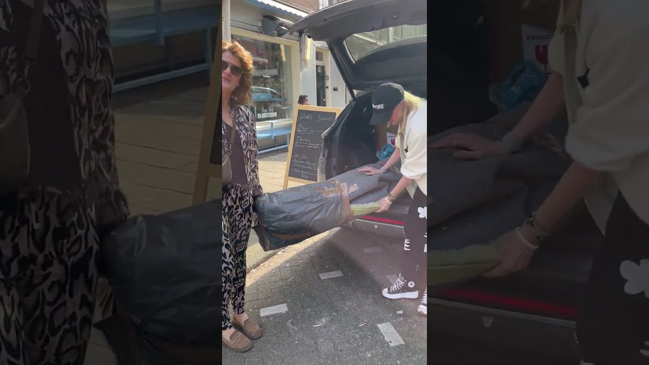 Prijswinnaar Winactie Vloerkleed haalt haar prijs op