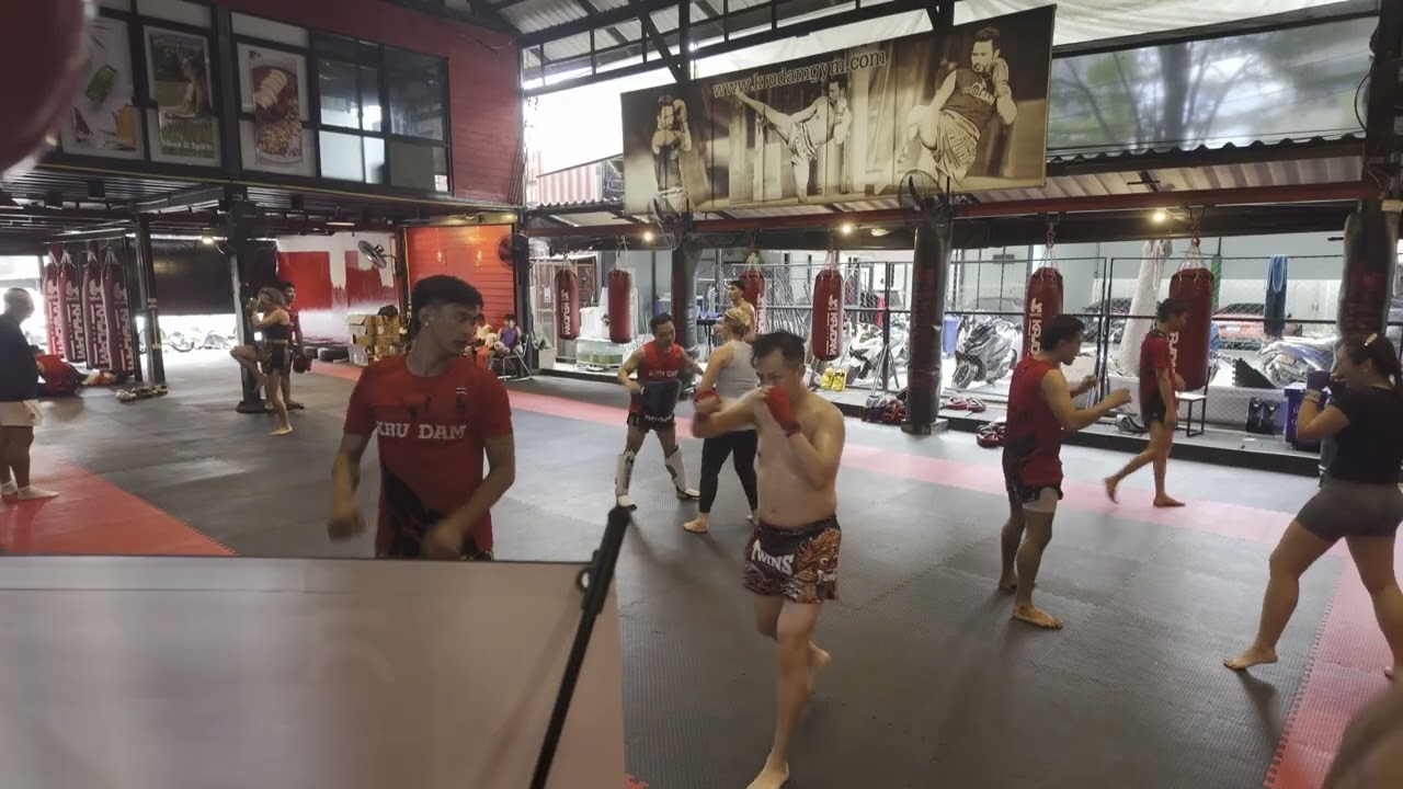 Muay Thai Group Class Session at Krudam (Bangkok) as an Absolute Beginner