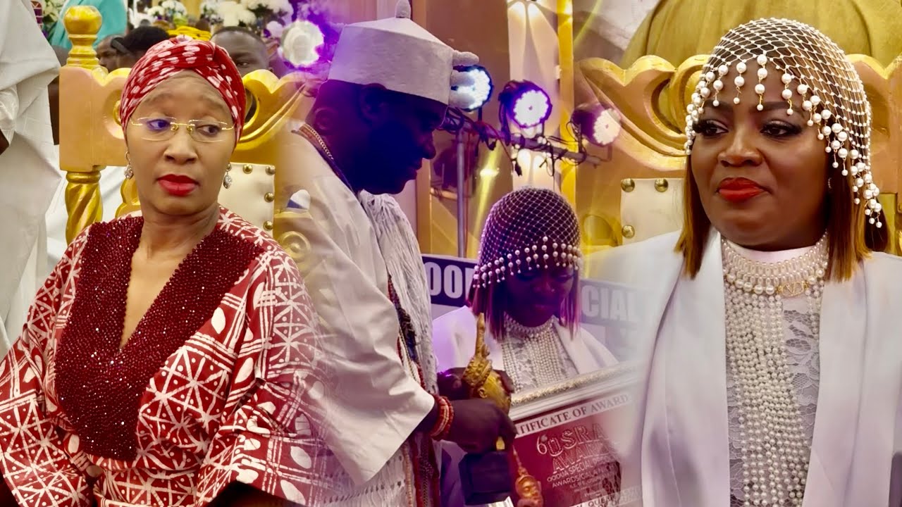 FINALLY OONI OF IFE PRESENT AWARD TO HIS BEAUTIFUL QUEEN ASHLEY AND QUEEN ADERONKE AT OSRA AWARDS 