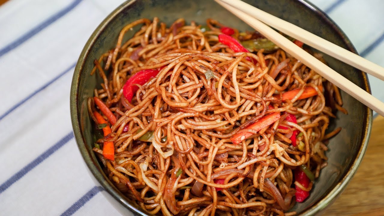 Veg Chow Mein Recipe - Hakka Noodles Recipe - Indo Chinese Noodles Recipe