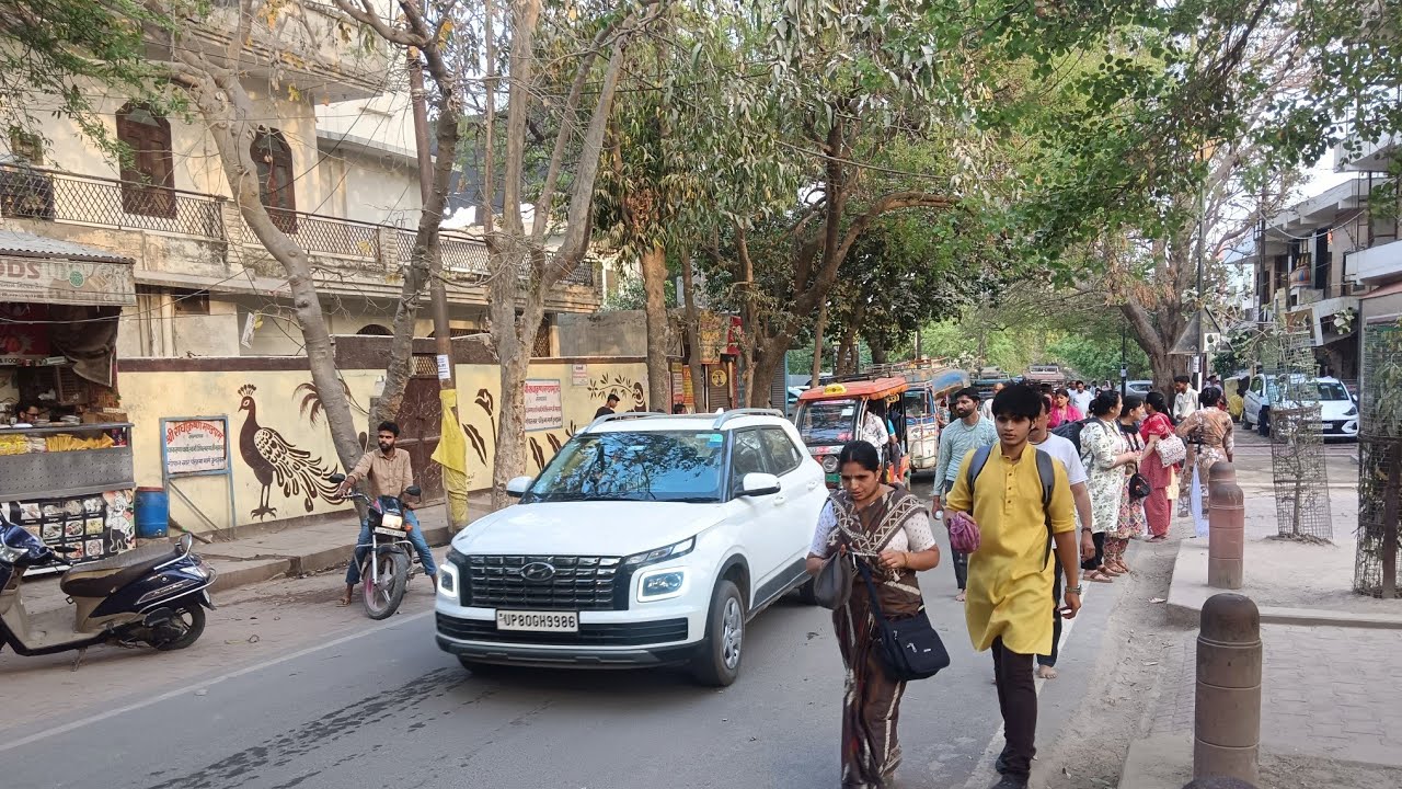 पैदल परिक्रमा Vrindavan ki#vrindavanmarg #mydailyroutine #kelikunj #banknifty #vlogger #minivlog 