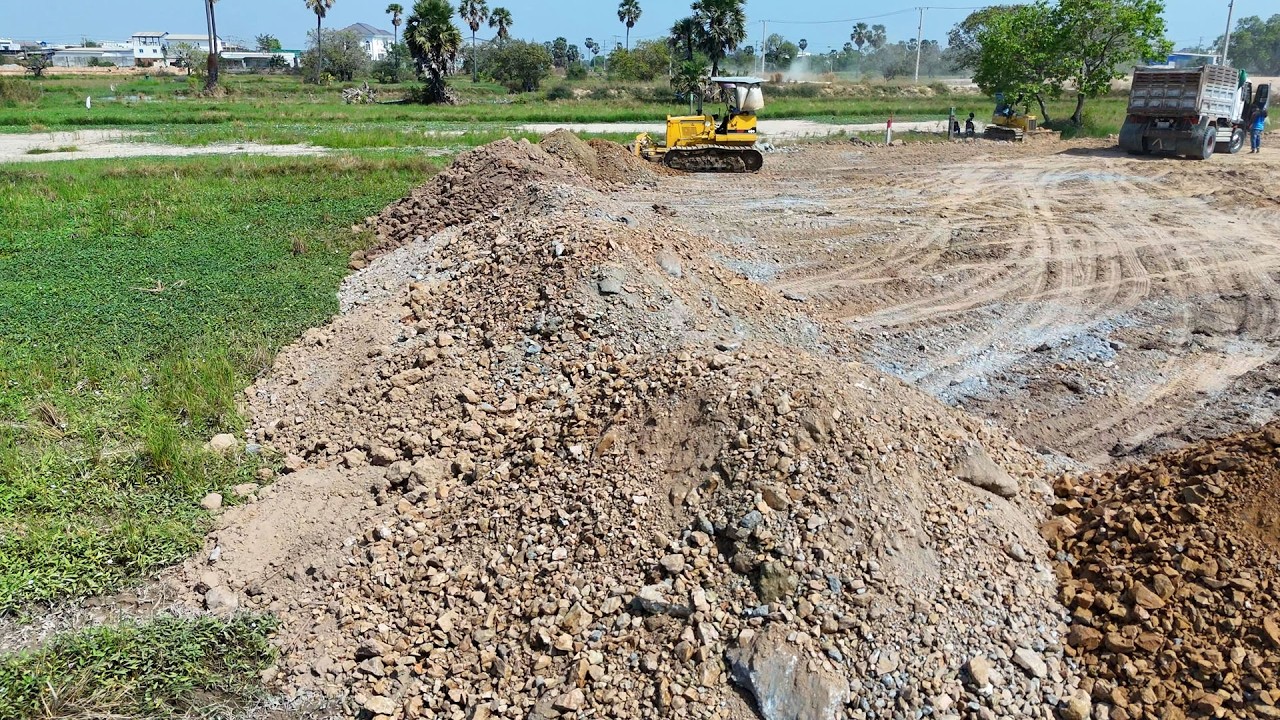 New Update!! Skilled Operation KOMAT&rsquo;SU D31P Dozer & 6-Wheel Dump Trucks transforming flooded land