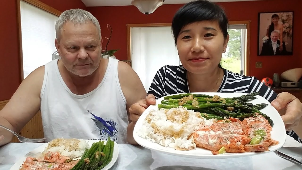 ĂN CÁ HỒI NƯỚNG, MĂNG TÂY XÀO BƠ TỎI ,BUỔI TRƯA ẤM CÚNG CÙNG ÔNG XÃ
