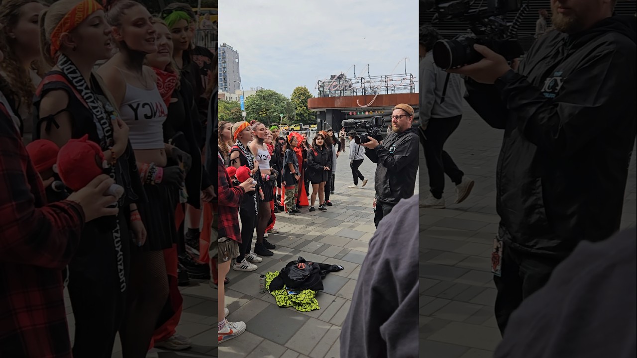 Mark filming the fans singing The Judge for the concert screen 