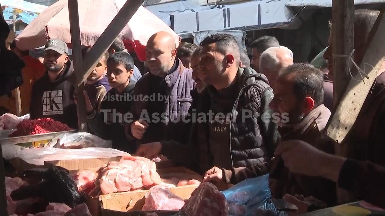 Palestinians in Gaza panic buy food as Israel announces closure of all border crossings