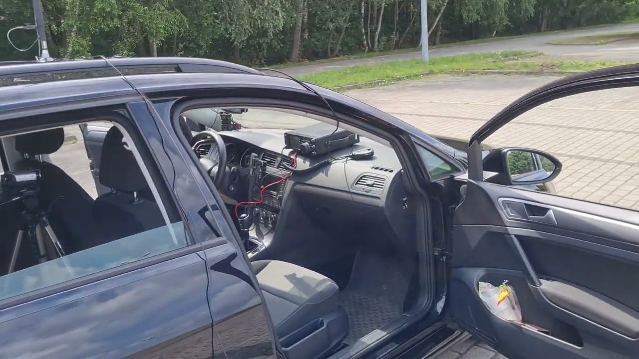 Radiowy zestaw wyjazdowy à la gadget Jamesa Bonda.