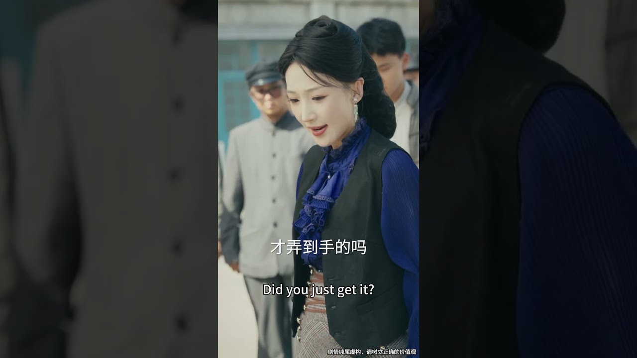3歲女孩賣報紙救絕癥媽媽，老頭一個硬幣救她一命，怎料她是司令遺失的女兒，命運改寫！