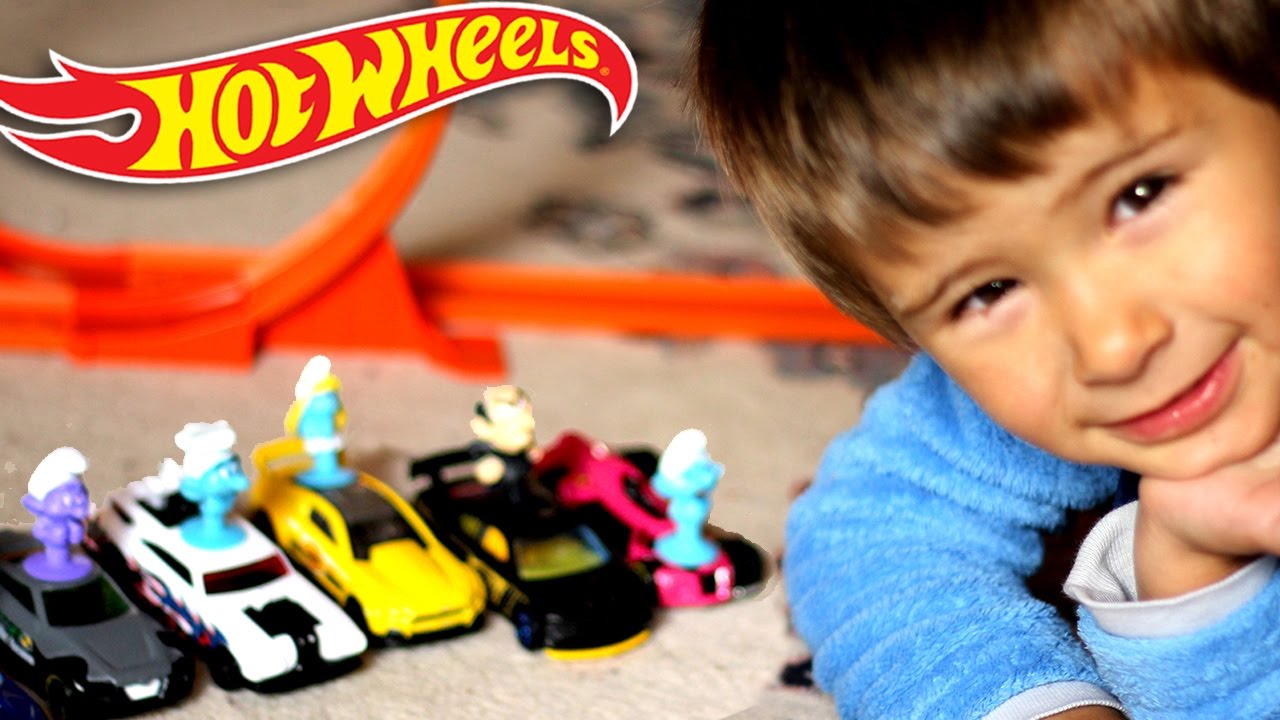 Carrera de Pitufos STIKEEZ y HOTWHEELS de La Aldea Escondida LIDL 2017