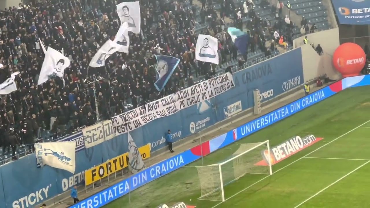 AVALANSA DE IRONII LA CS UNIVERSITATEA - FCU CRAIOVA! CE MESAJE AU AVUT CELE DOUA PELUZE