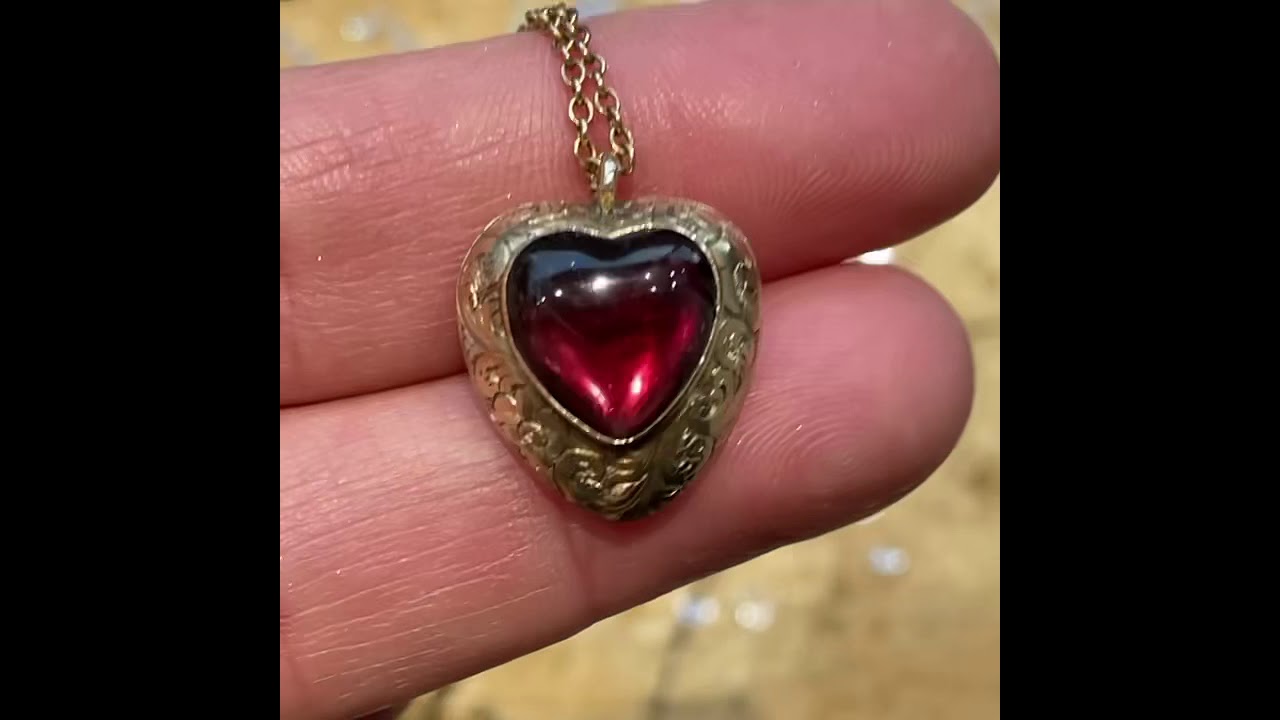 Victorian Garnet Heart Pendant c.1900