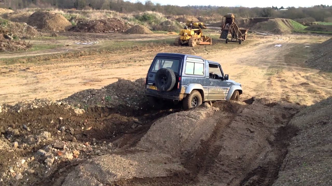 Ticehurst Pit 11/1/15 Suzuki SJ Daihatsu Fourtrak