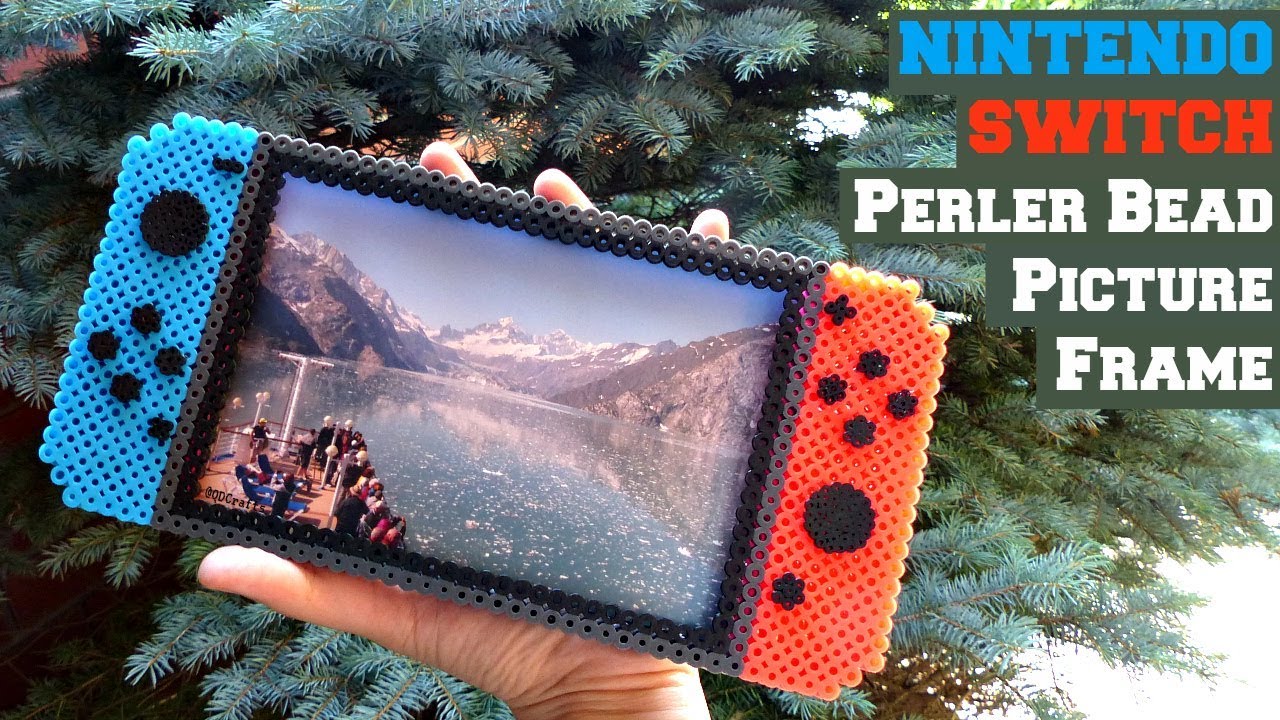 Фоторамка в виде Nintendo Switch из бусин Perler, сделанная своими руками.