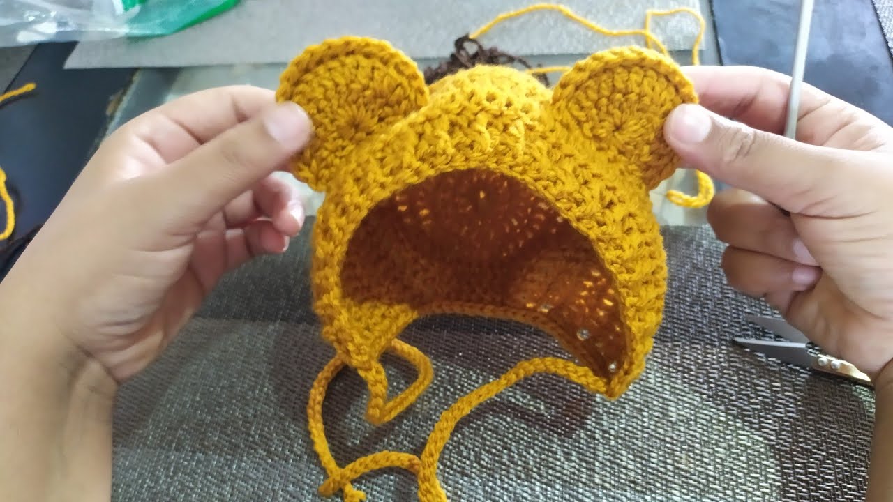 Gorro de león para bebé a crochet