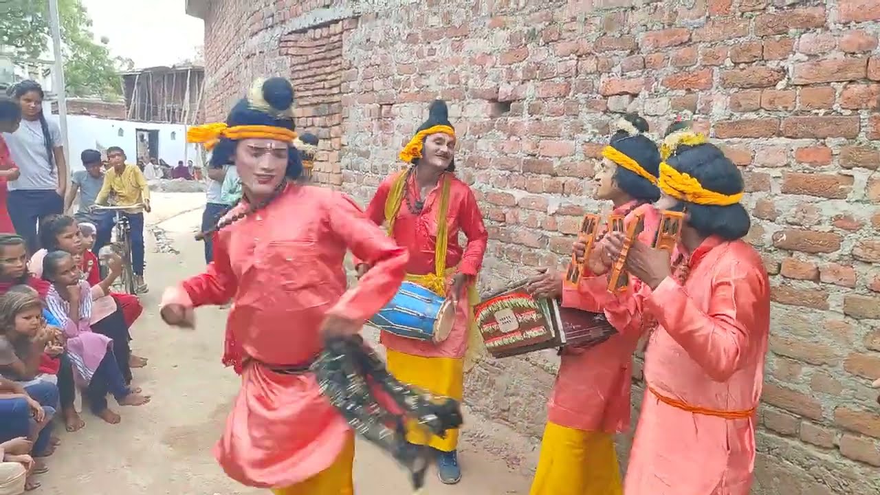 सो रही थी मैं तो खोल के  किबार बाबा क्या अंड सअंड गा रहे ,, देखने लगे लोगों की भीड़ 