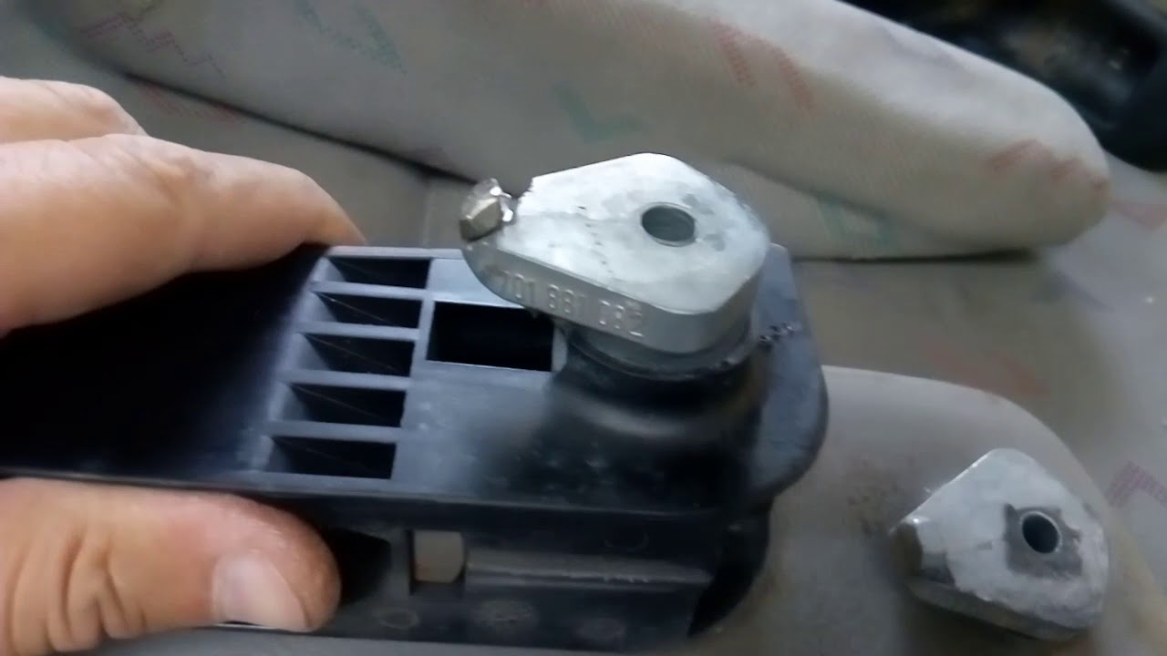 Когда упал подлокотник в Volkswagen T4.