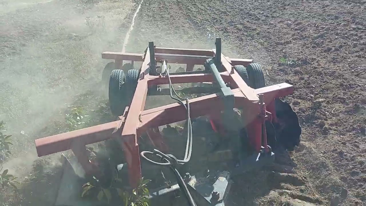 mf 7415 na grade super pesada 16 discos de 440 de espa&ccedil;amento, iniciando mais um preparo de solo.