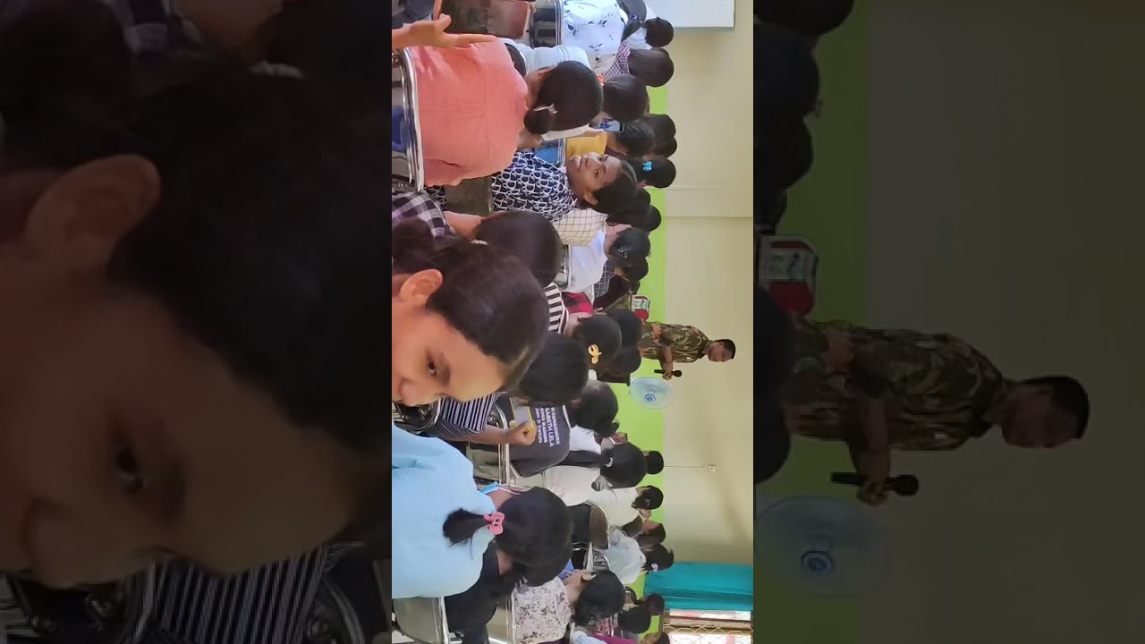 Bernyanyi bersama bapak anggota Dewan Kala itu 