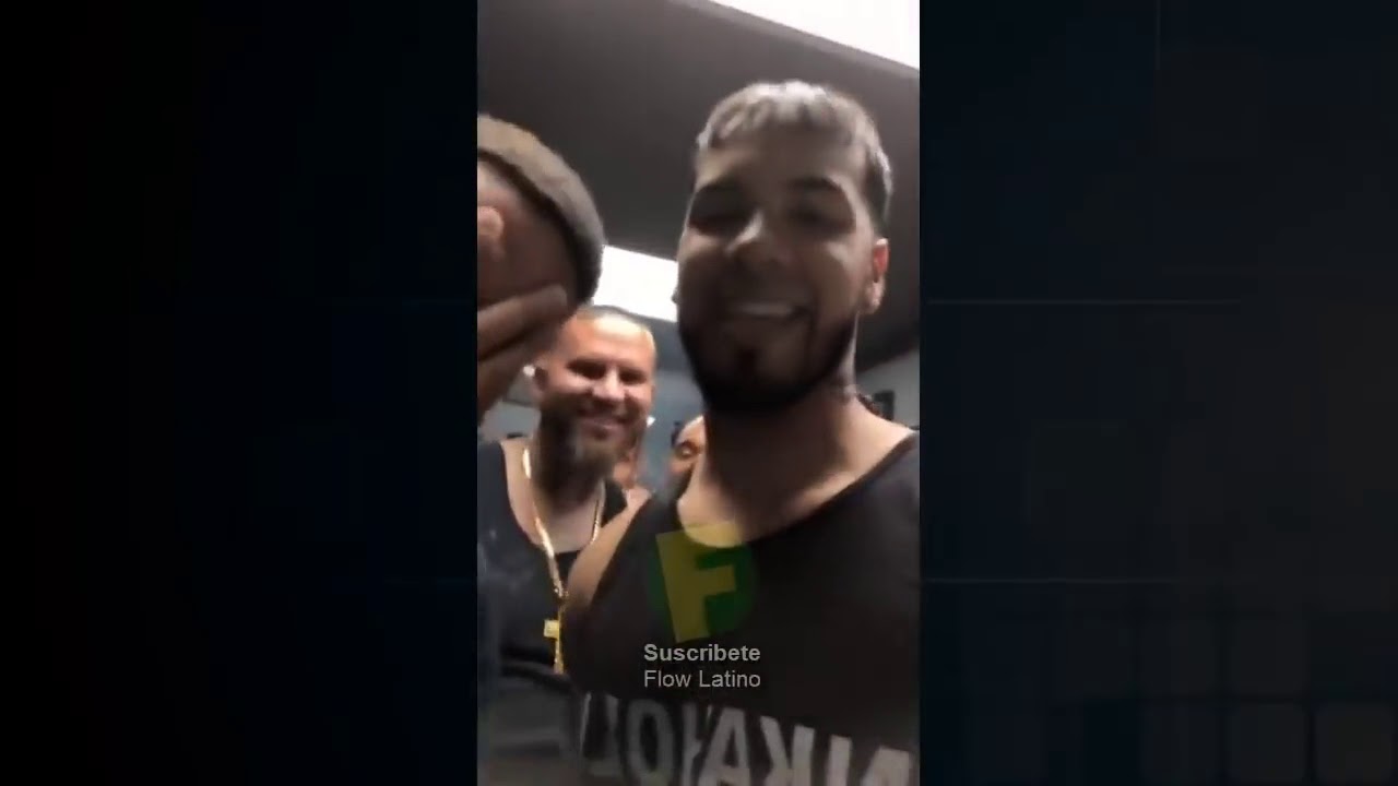EL HIJO DE ANUEL AA LE DA UN BESO EN LA BOCA A KAROL G Y LE CANTA BEBECITA