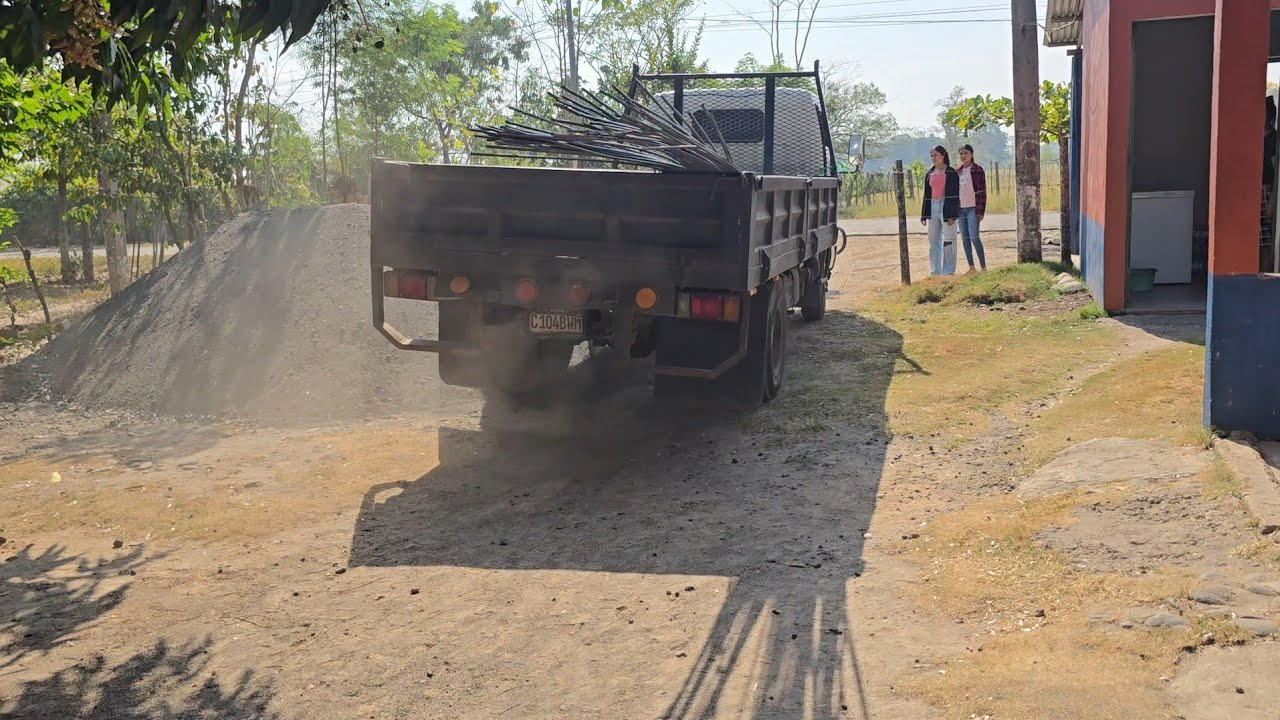 Un Camion Lleno De Material Pa La Construcción De Su Casa😱
