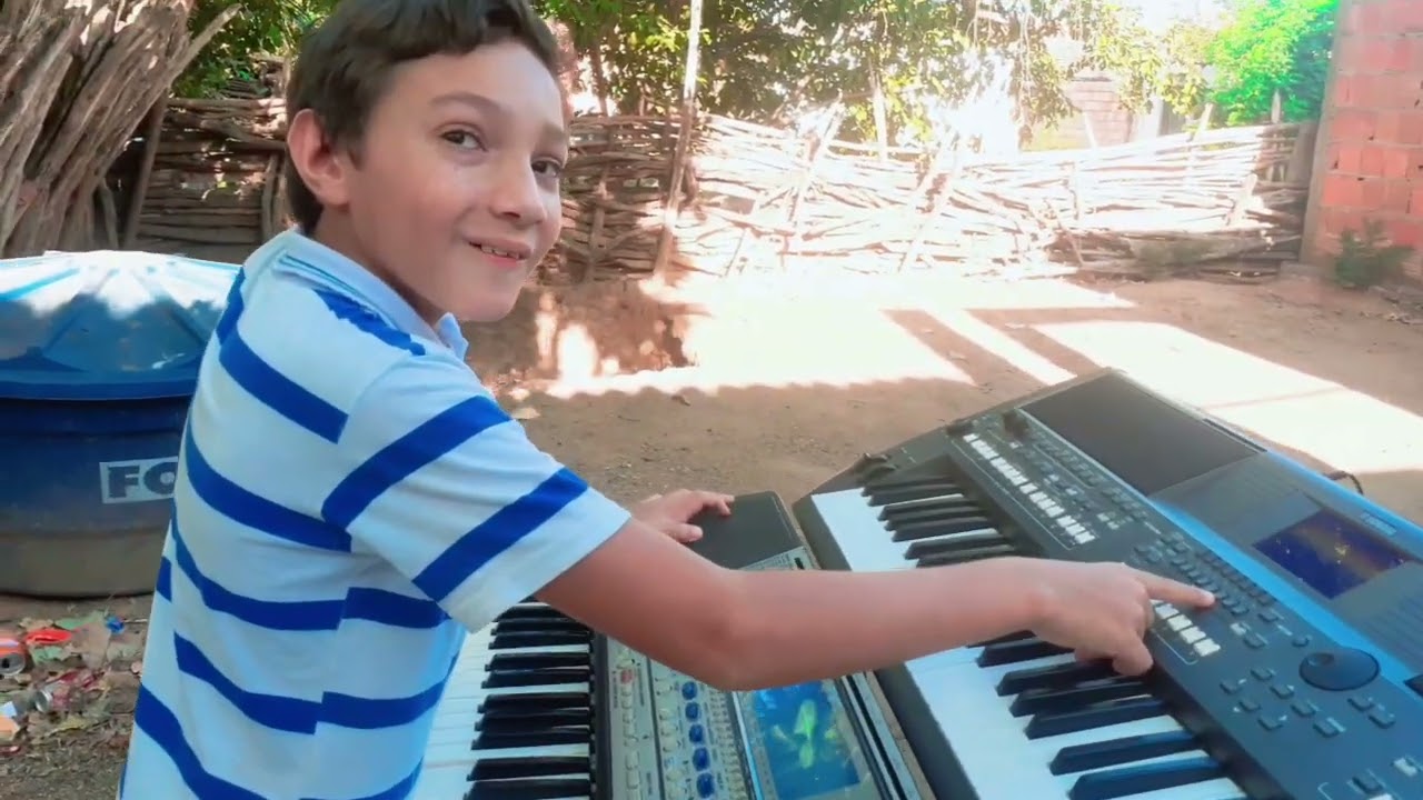COMPARAÇÃO TECLADO YAMAHA PSR 550 E TECLADO PSR S670