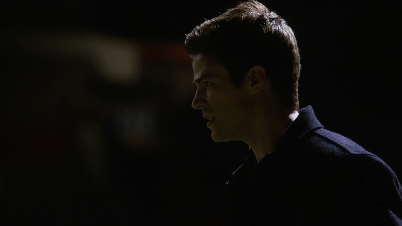 The Flash: The Man in the Yellow Suit. First fight between Flash and Thawne.