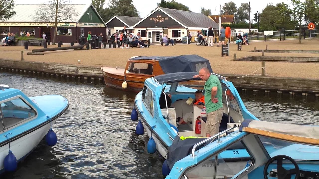 Trying to park the boats - Day at the Broads 2011